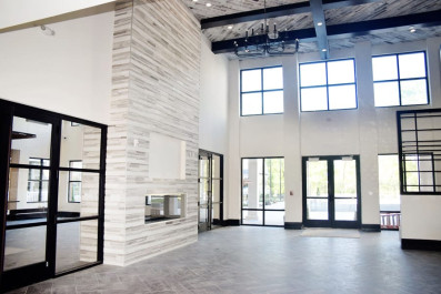 Image of commercial doors on Aeroseal Commercial Windows and Storefront's website.