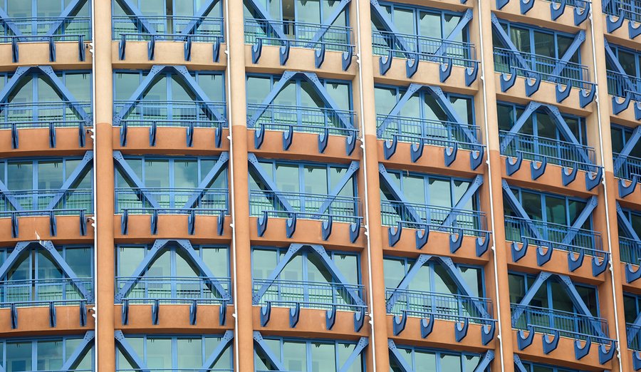 Image of glass windows on a multi-story commercial property on Aeroseal's website